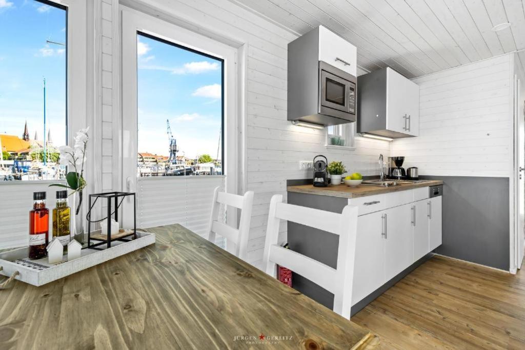 Hausboot Gluecksmomente Mit Dachterrasse In Schleswig Am Ostseefjord Schlei Kültér fotó