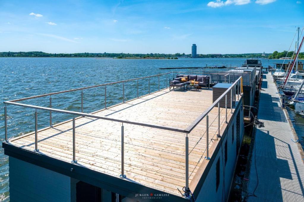 Hausboot Gluecksmomente Mit Dachterrasse In Schleswig Am Ostseefjord Schlei Kültér fotó